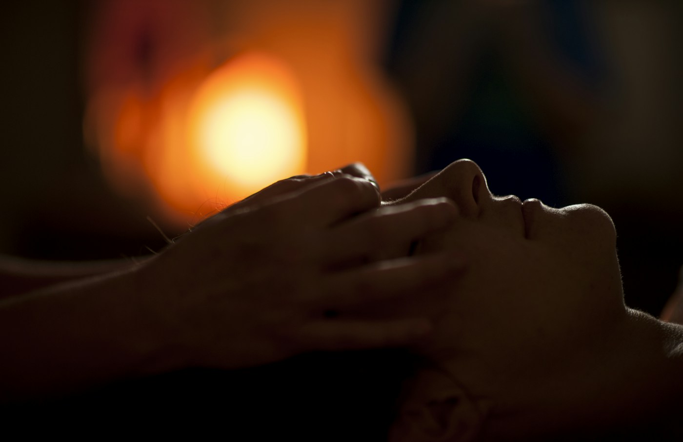 Detalhe de uma massagem facial