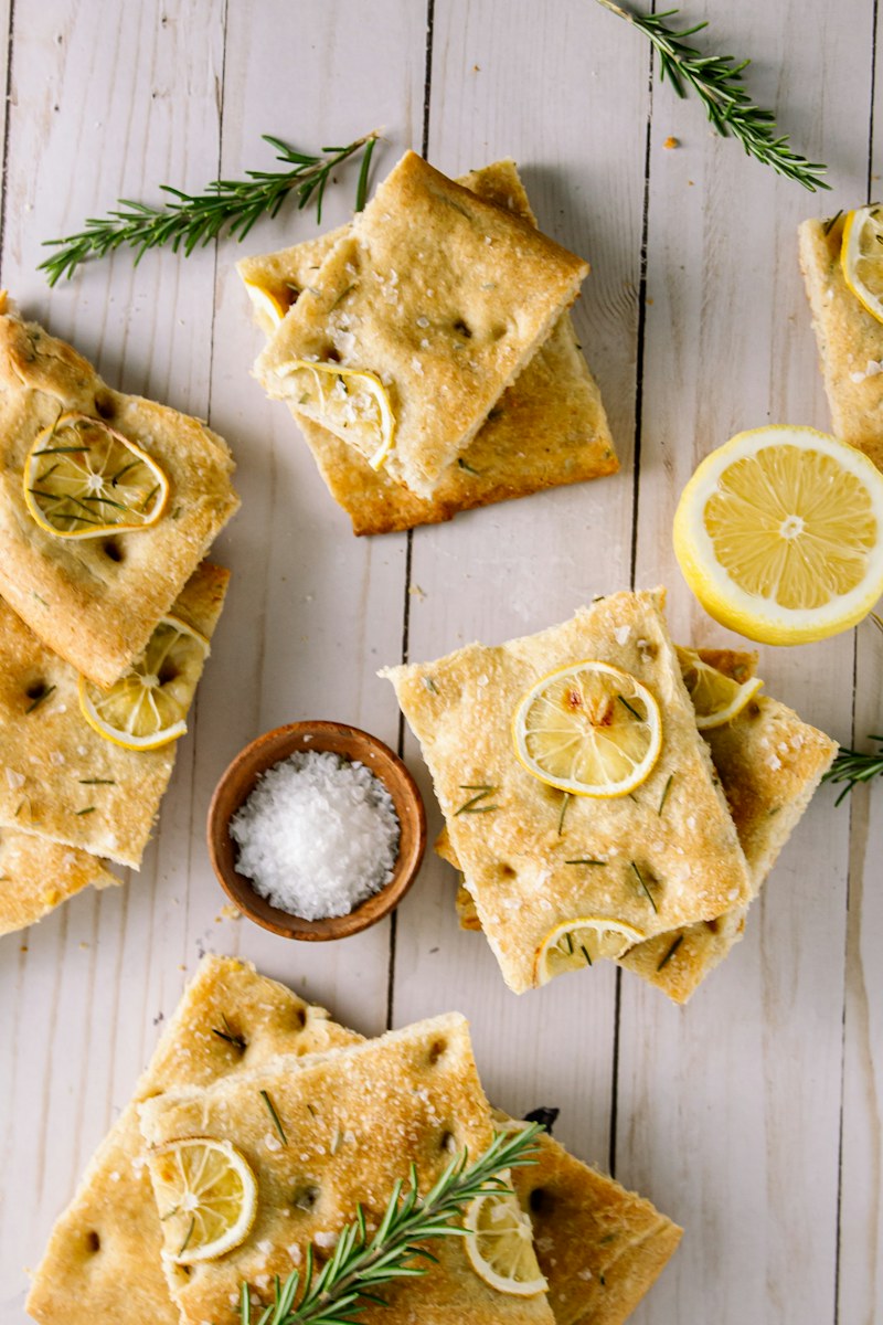 Focaccia de limón y romero
